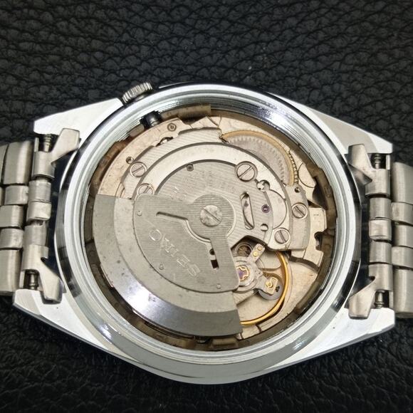 Vintage 1981 Seiko Automatic Mens Silver Watch W/daydate & Green accents - Picture 9 of 10